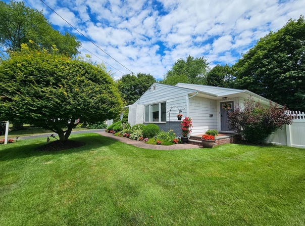 10  grace park dr, Commack, NY 11725