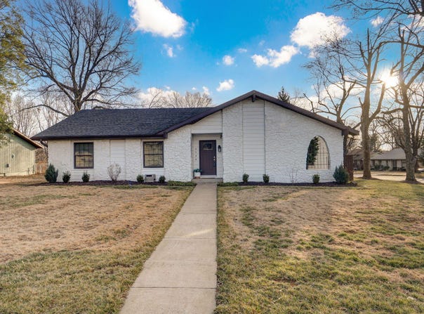 4094 S Eaton Avenue, Springfield, MO 65807