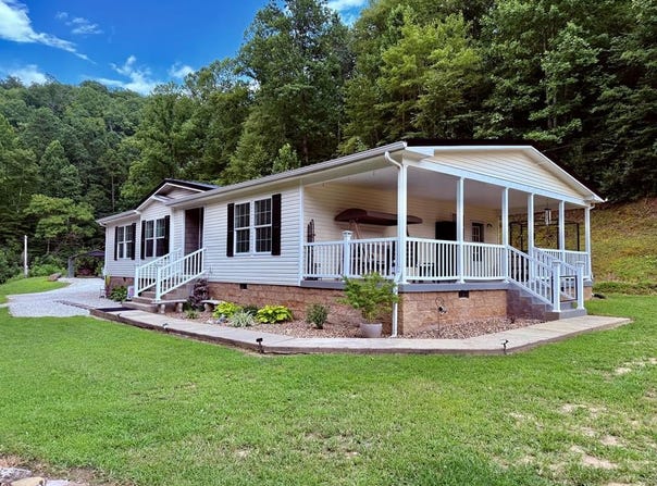 19 Bee Tree Road, Salyersville, KY 41465