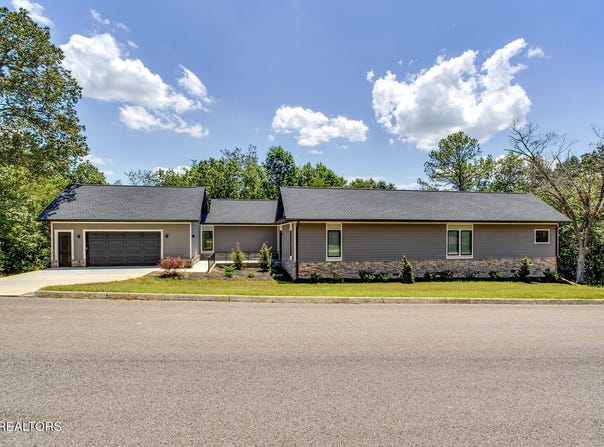 10001 Scenic View Dr, Loudon, TN 37774