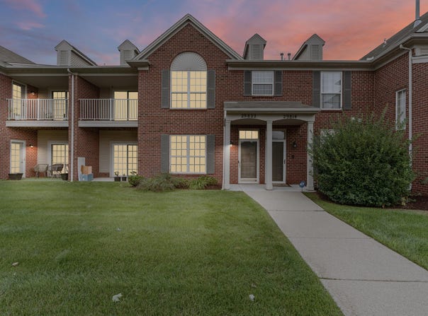 29822 Heritage Parkway, Warren, MI 48092