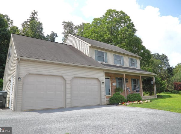 1282 EDGEWOOD DRIVE, EAST EARL, PA 17519