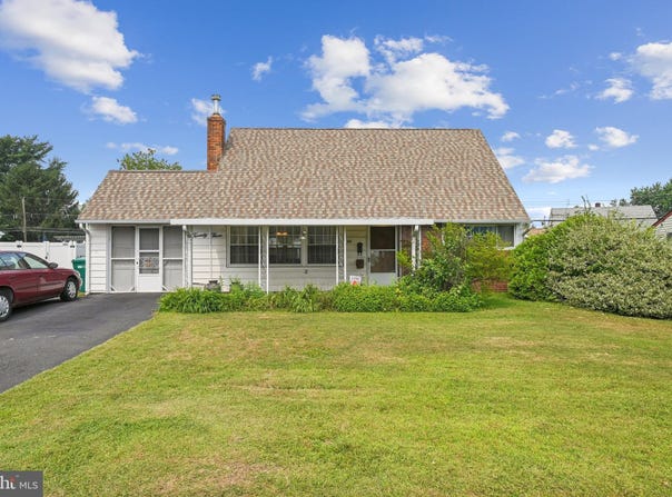 23 NEW POND LANE, LEVITTOWN, PA 19054