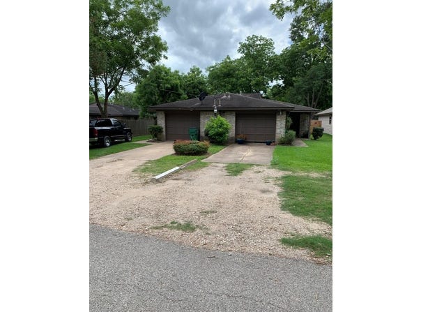 409-411 Hurst Place, Angleton, TX 77515
