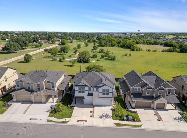 2204a Cornfield DR, Pflugerville, TX 78660