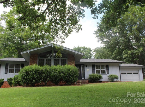 304 N Terrace Place, Morganton, NC 28655