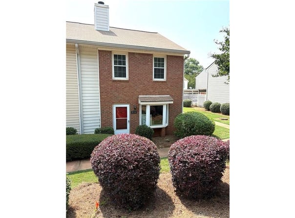 210 Mill Creek Place, Roswell, GA 30076
