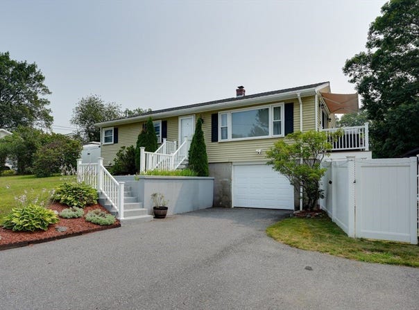 8 John F Kennedy Ave, Clinton, MA 01510