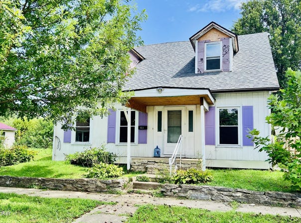 721 7th St, Carrollton, KY 41008