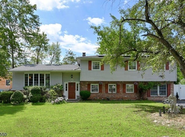 95 Prospect Ave, Hillsdale Boro, NJ 07642-1728