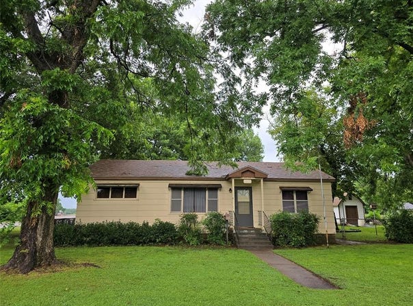 730 N Santa Fe Street, Pauls Valley, OK 73075
