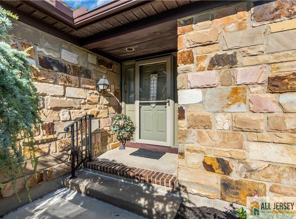 13 Betsy Ross Drive, Monroe, NJ 08831