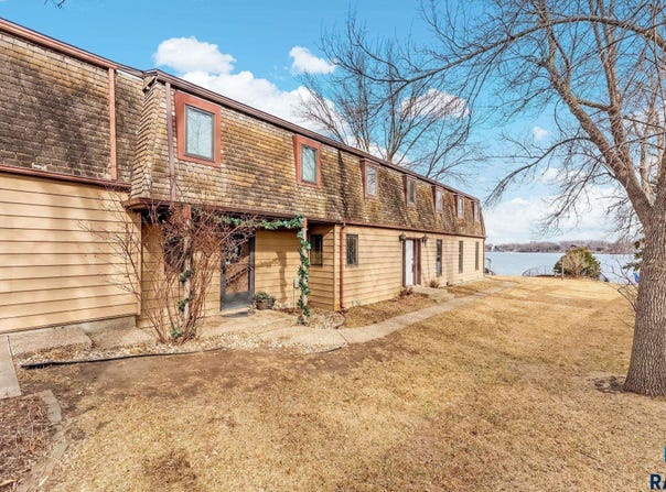 46246 S Shore Pl, Hartford, SD 57033