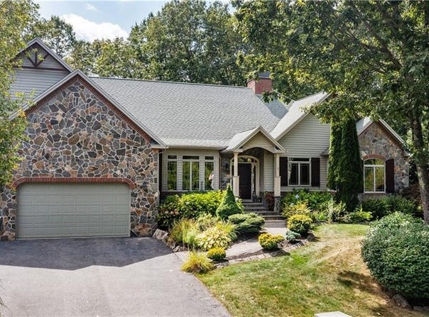 1 Victoria Drive, Smithfield, RI 02917