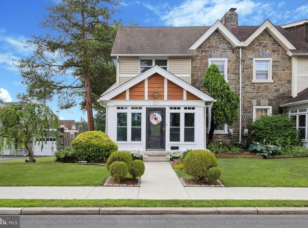 127 CRESTVIEW ROAD, UPPER DARBY, PA 19082