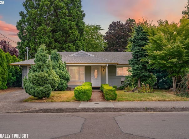 236 SE CLEVELAND AVE, Gresham, OR 97080