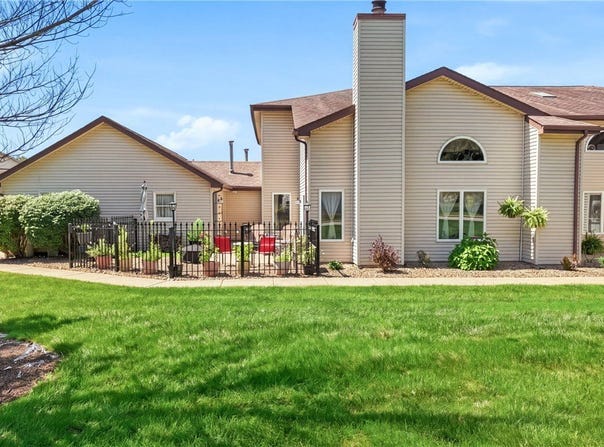 7445 E Huntington Drive, Boardman, OH 44512