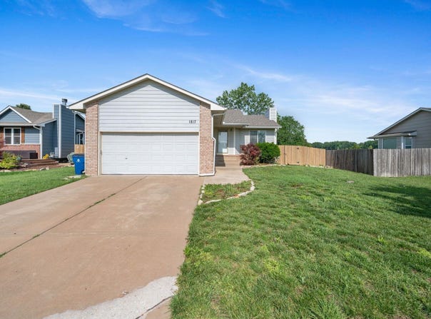 1817 N Buckthorn Ct, Andover, KS 67002