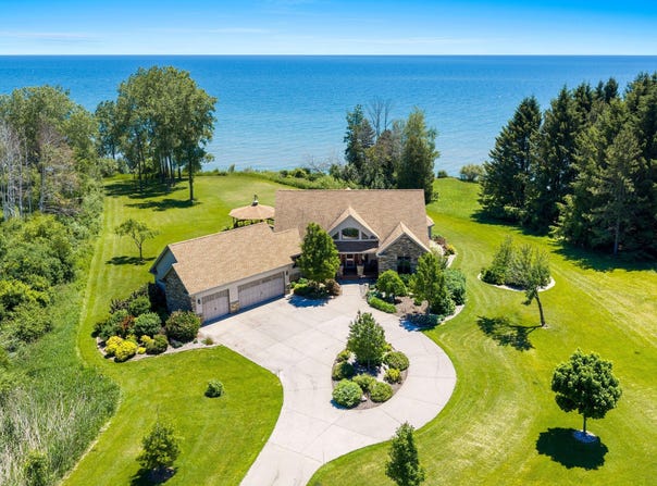 5317 S 10th St, Manitowoc, WI 54220