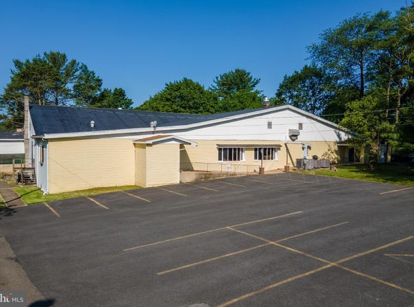 145 CHAMBERLAINE AVENUE, POTTSVILLE, PA 17901