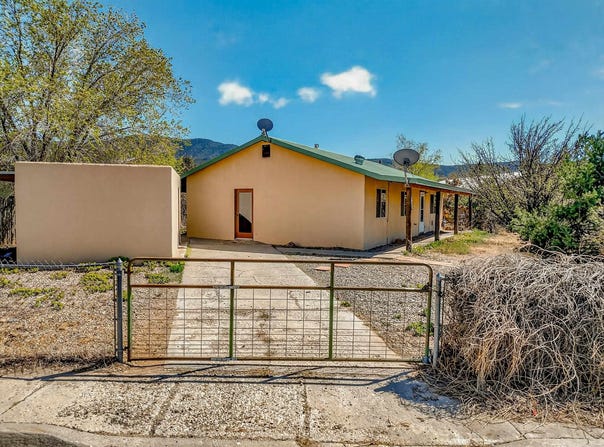 330 La Luz Drive, Taos, NM 87571