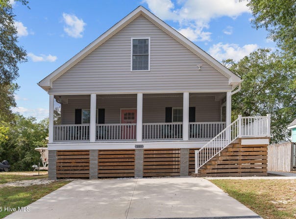 101 SW 28th Street, Oak Island, NC 28465