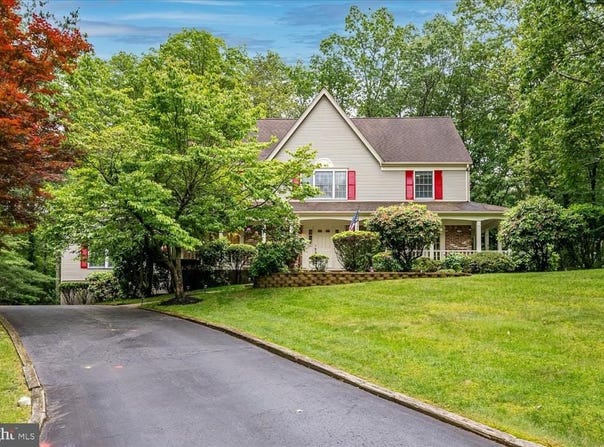 8 SILVER BIRCH COURT, MONMOUTH JUNCTION, NJ 08852