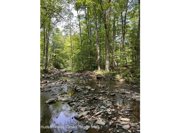 Ny-22, Austerlitz, NY 12017