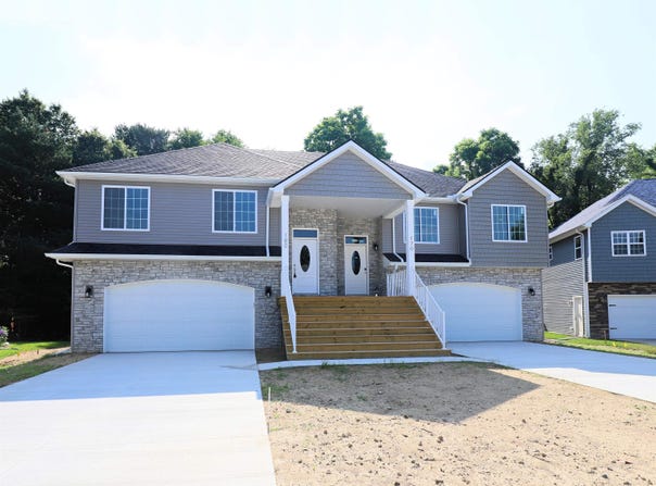 180 Whispering Pines, Fenton, MI 48430