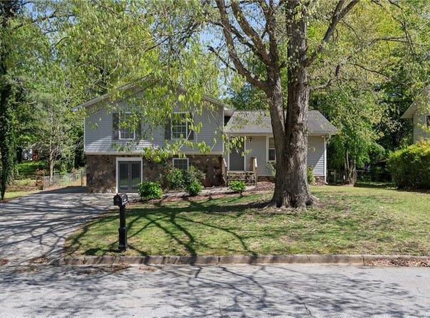 8876 Ashwood Drive, Riverdale, GA 30274