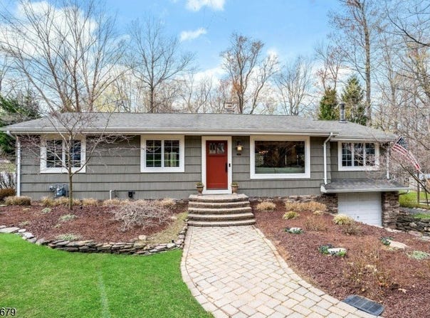 41 Wenonah Ave, Oakland Boro, NJ 07436-3009