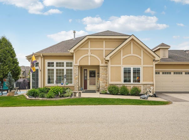 21718 Outcropping Ct, Lannon, WI 53046