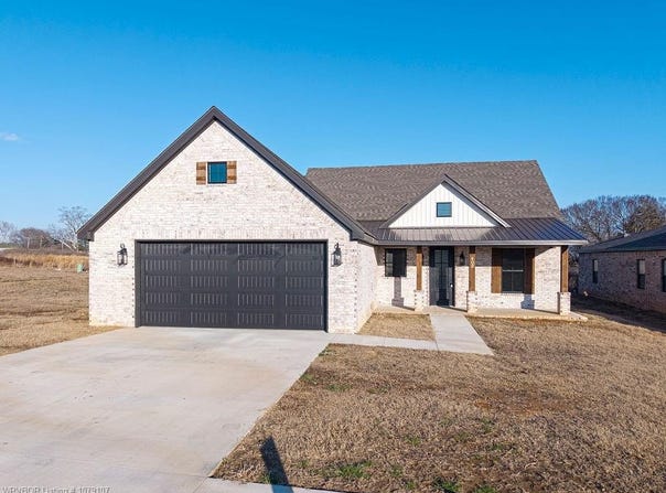 408 Dutton  CT, Barling, AR 72923