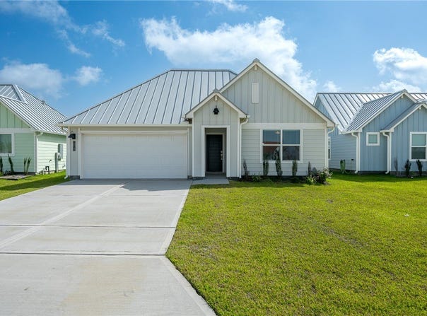 1013 Las Palmas Drive, Rockport, TX 78382