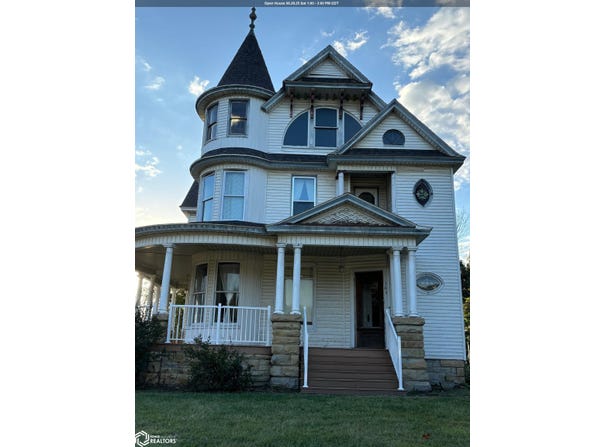 303 Washington Street, Bonaparte, IA 52620