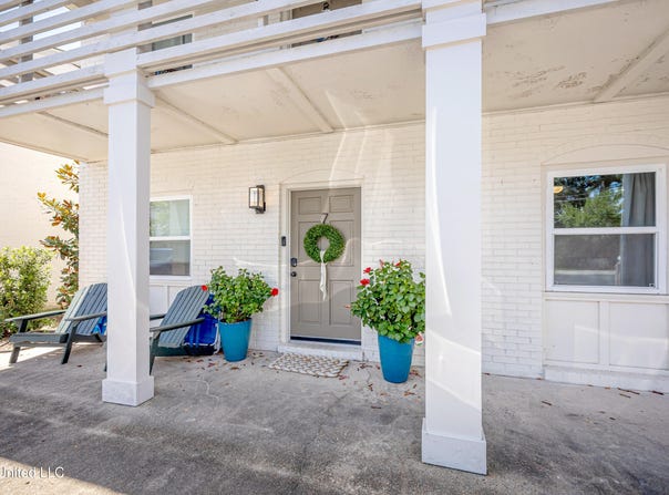 114 Ethel Circle, Ocean Springs, MS 39564