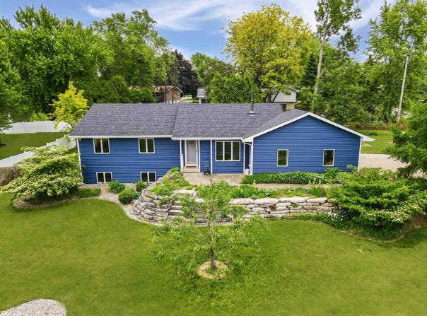 N1582 MERRIMAC Drive, GREENVILLE, WI 54942