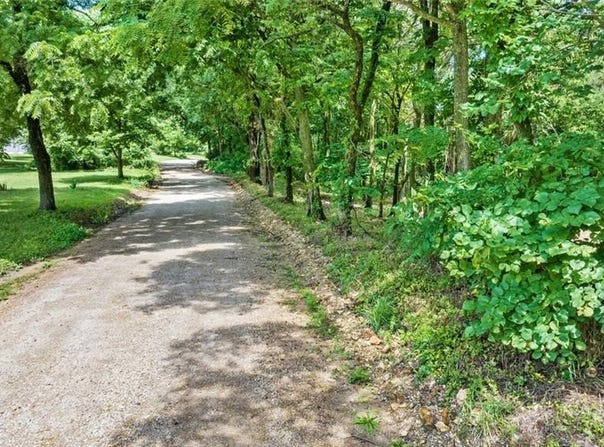 Bozarth Cemetery  RD, Gentry, AR 72734