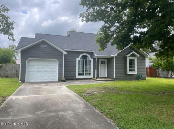 107 Honey Tree Court, Midway Park, NC 28544