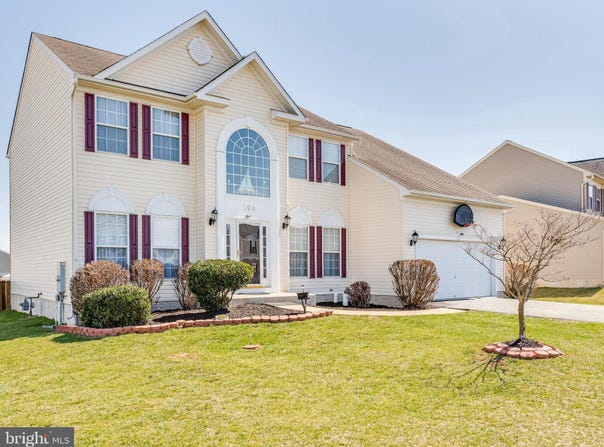 124 CHANDLERS GLEN Drive, BUNKER HILL, WV 25413