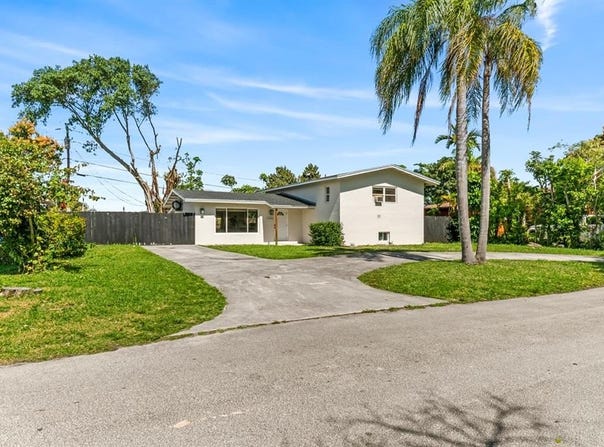 1215 NE 200th St, Miami, FL 33179