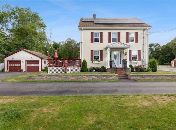39 Mystic St, Brockton, MA 02302