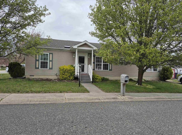 20 Oaks Dr, Mays Landing, NJ 08330