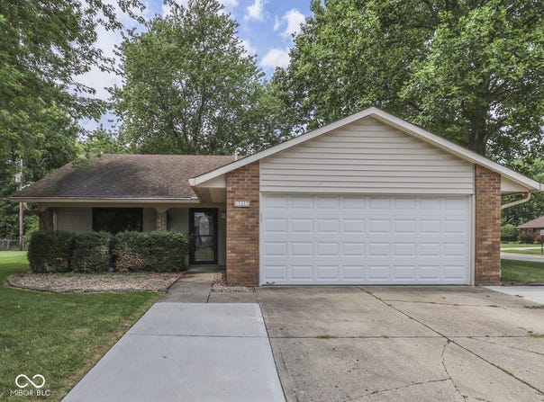 40 Village Road, Bargersville, IN 46106