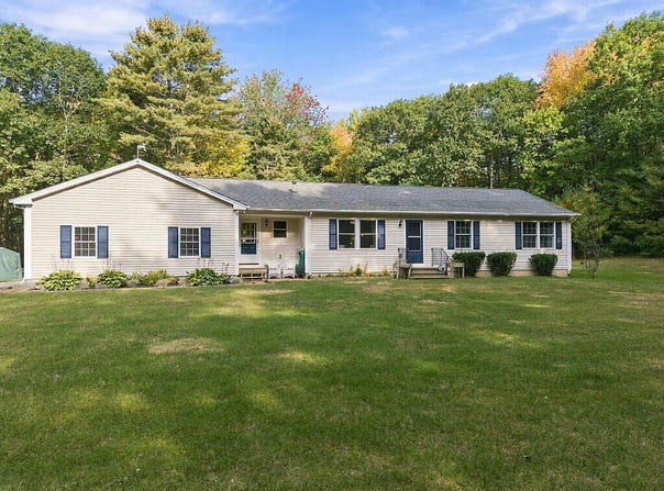 40 Alphonse Drive, Topsham, ME 04086