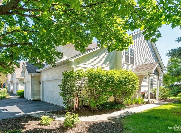 415 Canterbury Court, Oswego, IL 60543