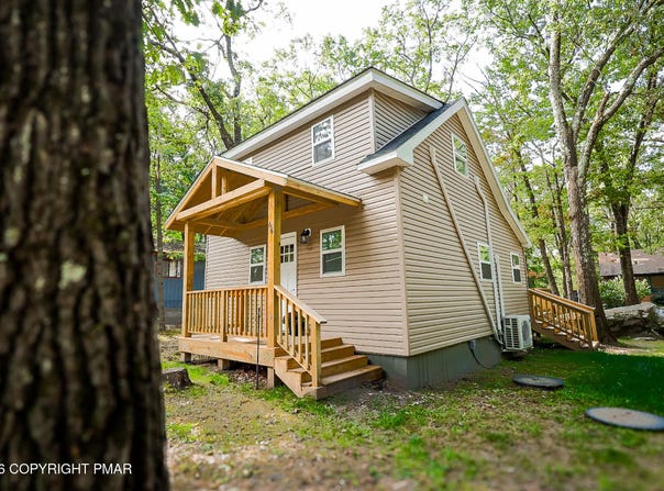 46 East Road, Hawley, PA 18428