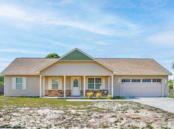 213 Lockwood Court, Hubert, NC 28539