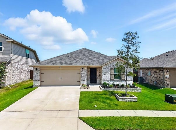 2276 Kingfisher Street, Crandall, TX 75114