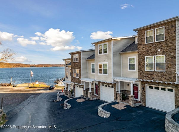 107 Rita Lane, Greentown, PA 18426